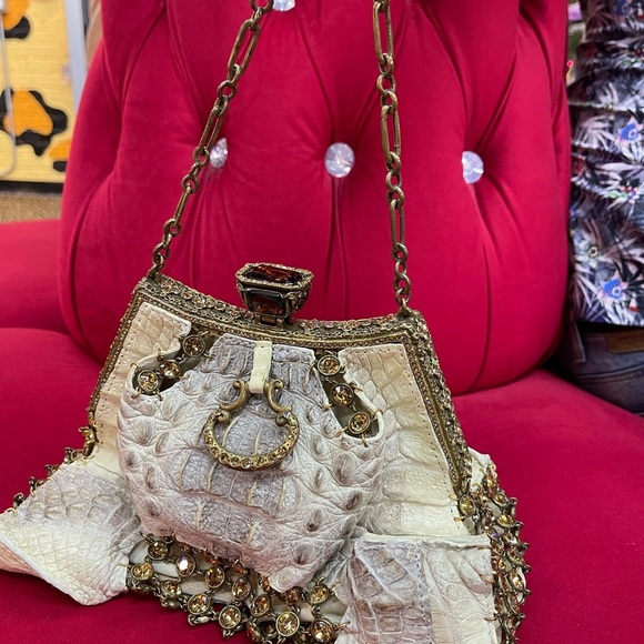 Rare Clara Kasavina Beige & Crystals Crocodile Katrina handbag with chain - Picture 4 of 14